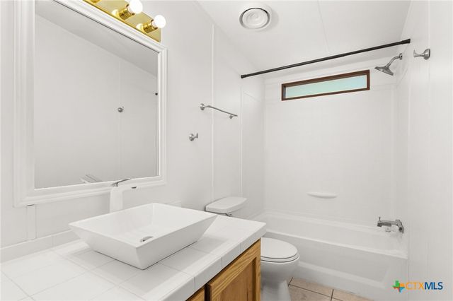 222 Buckhorn Drive, Canyon Lake, TX 78133