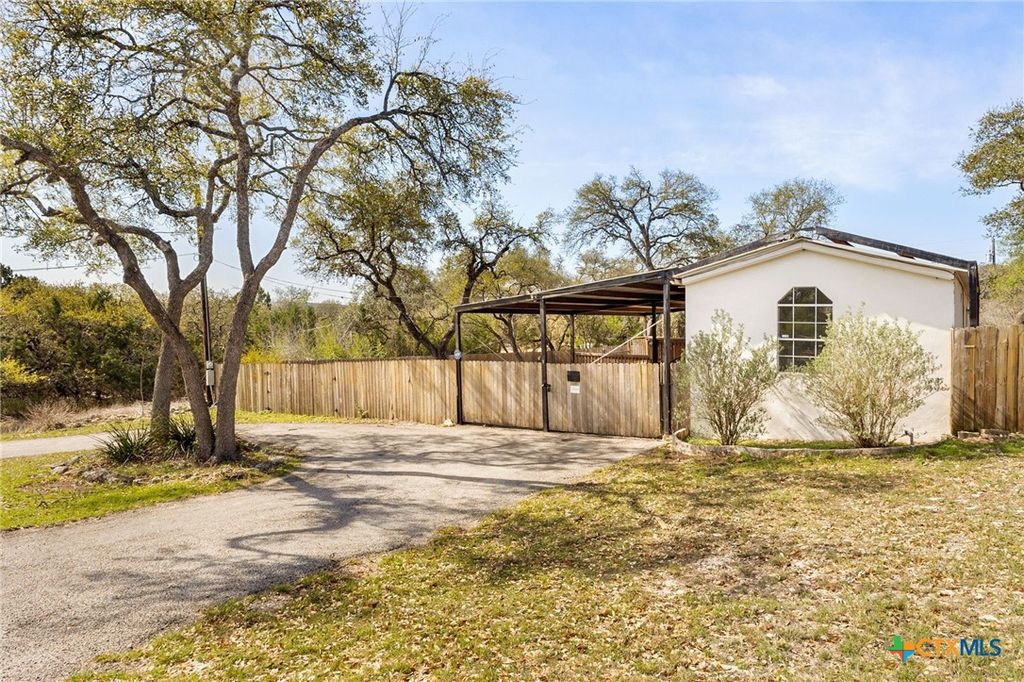 222 Buckhorn Drive, Canyon Lake, TX 78133