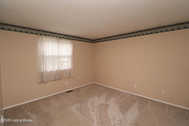 8605 Montrie Ct, Louisville, KY 40219