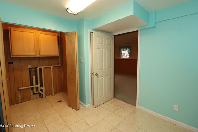 8605 Montrie Ct, Louisville, KY 40219