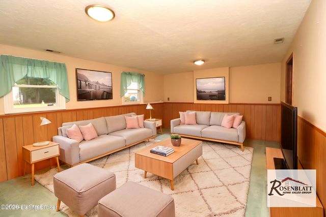 8605 Montrie Ct, Louisville, KY 40219
