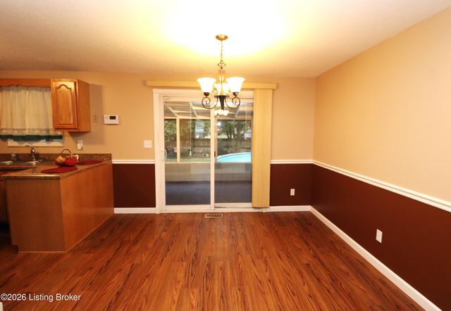 8605 Montrie Ct, Louisville, KY 40219