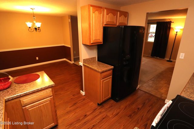 8605 Montrie Ct, Louisville, KY 40219