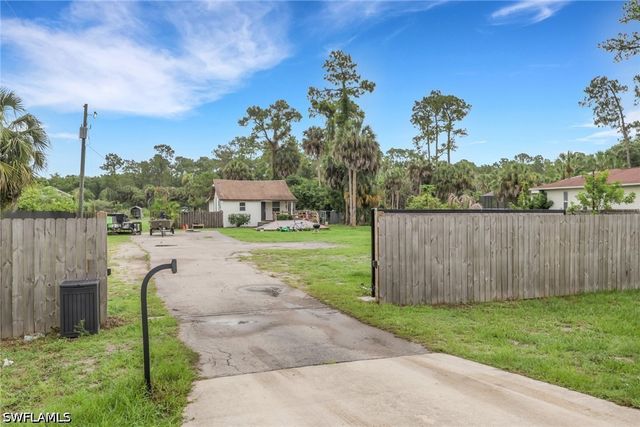 341 Golden Gate BLVD E, Naples, FL 34120
