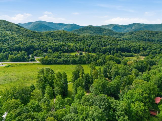 124 W Mountain Meadows, Hayesville, NC 28904