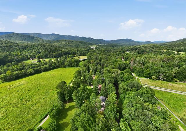 124 W Mountain Meadows, Hayesville, NC 28904