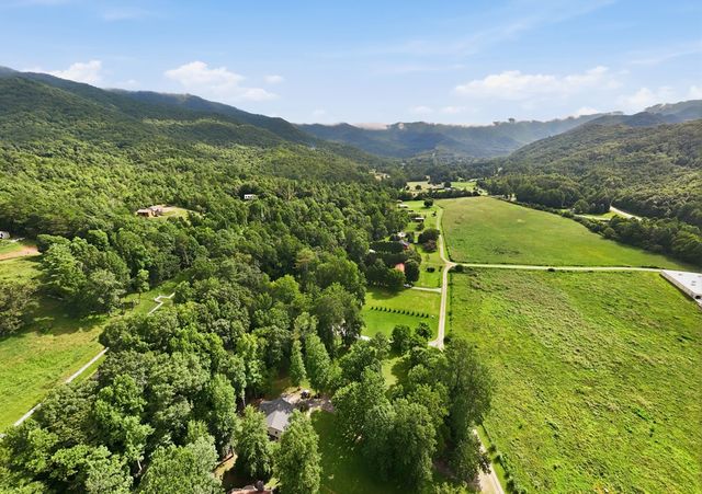 124 W Mountain Meadows, Hayesville, NC 28904