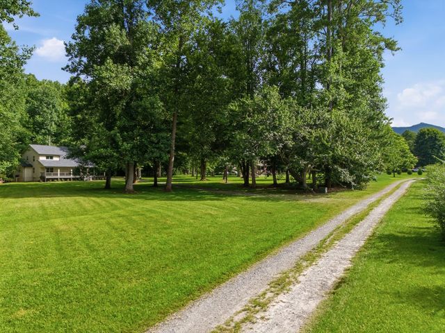 124 W Mountain Meadows, Hayesville, NC 28904