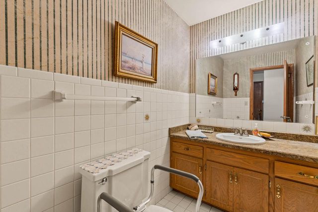 631 E Wilson STREET, Oconomowoc, WI 53066