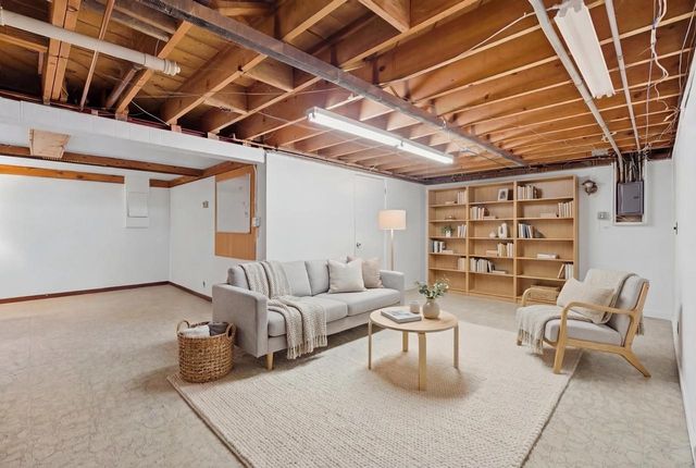 631 E Wilson STREET, Oconomowoc, WI 53066