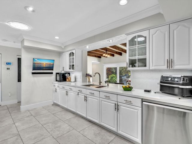 5360 Volunteer Rd, Southwest Ranches, FL 33330