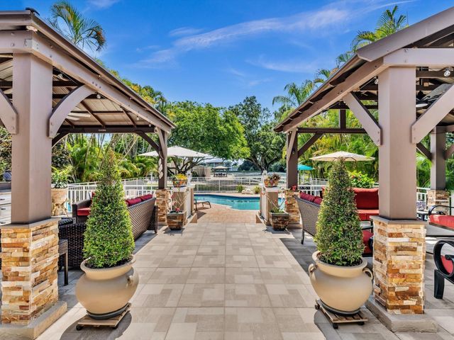 5360 Volunteer Rd, Southwest Ranches, FL 33330