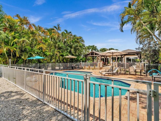 5360 Volunteer Rd, Southwest Ranches, FL 33330