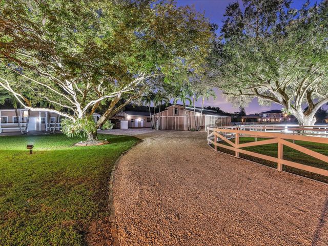 5360 Volunteer Rd, Southwest Ranches, FL 33330