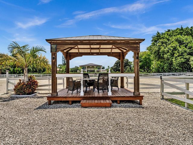 5360 Volunteer Rd, Southwest Ranches, FL 33330