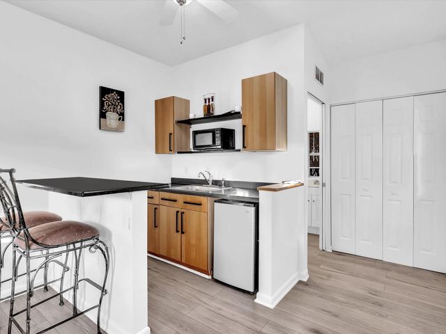 5360 Volunteer Rd, Southwest Ranches, FL 33330