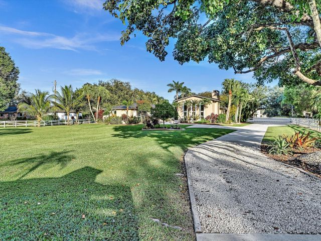 5360 Volunteer Rd, Southwest Ranches, FL 33330