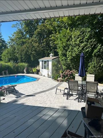 19 Hallock Court, Miller Place, NY 11764