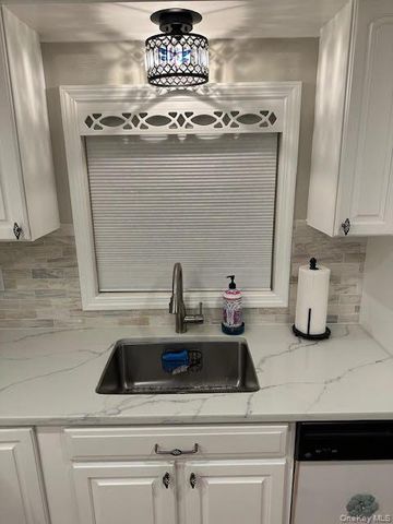 19 Hallock Court, Miller Place, NY 11764