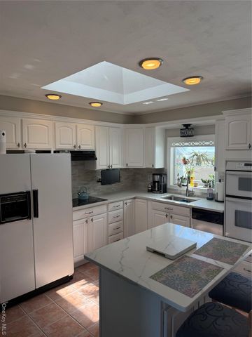 19 Hallock Court, Miller Place, NY 11764