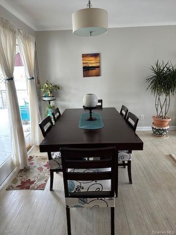 19 Hallock Court, Miller Place, NY 11764