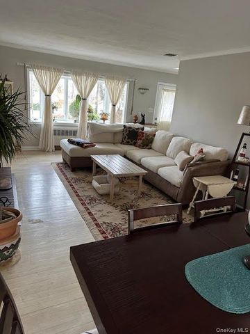 19 Hallock Court, Miller Place, NY 11764