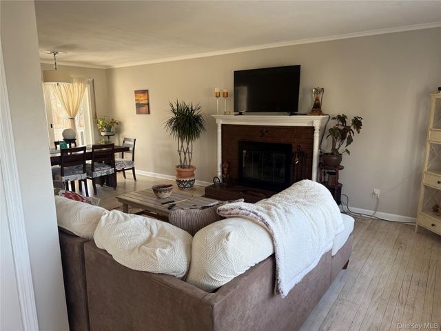 19 Hallock Court, Miller Place, NY 11764