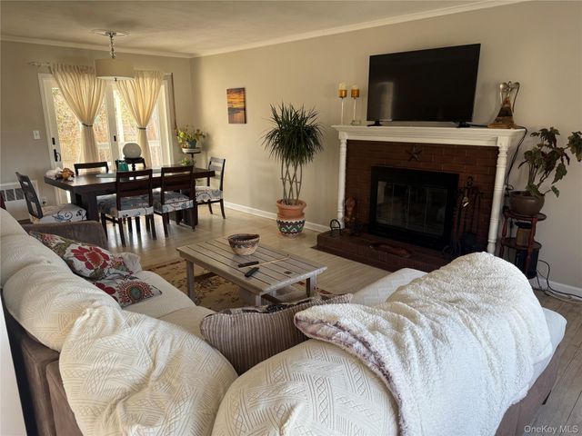 19 Hallock Court, Miller Place, NY 11764