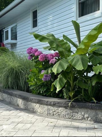 19 Hallock Court, Miller Place, NY 11764