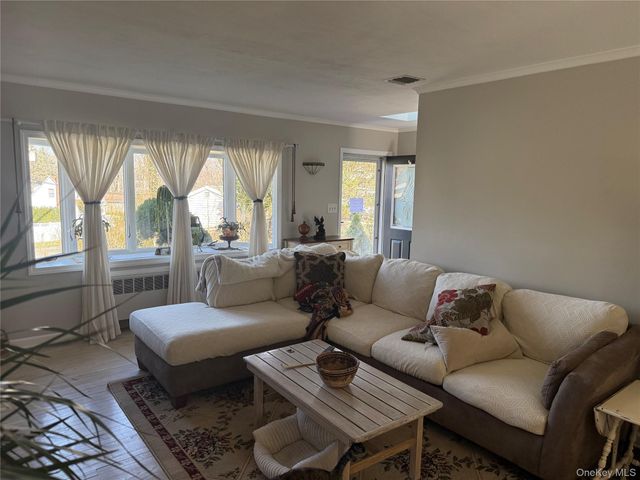 19 Hallock Court, Miller Place, NY 11764