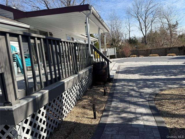 19 Hallock Court, Miller Place, NY 11764