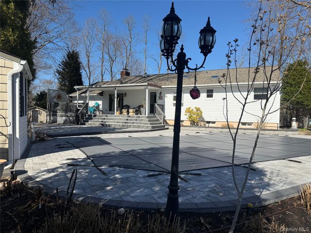 19 Hallock Court, Miller Place, NY 11764