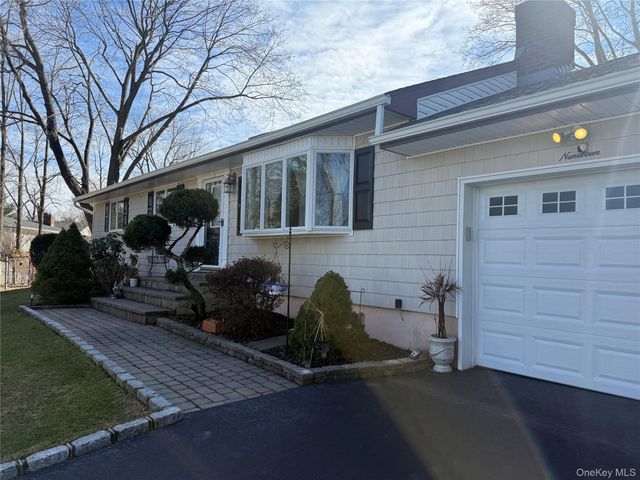 19 Hallock Court, Miller Place, NY 11764