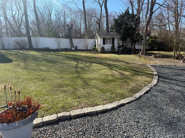 19 Hallock Court, Miller Place, NY 11764