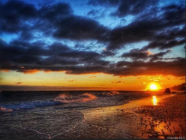 19 Hallock Court, Miller Place, NY 11764