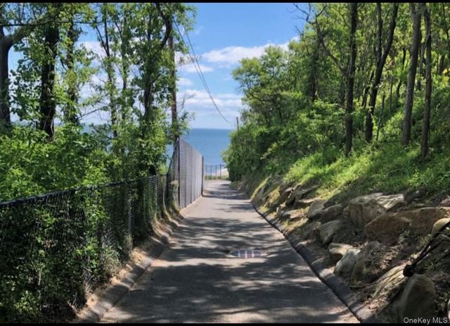 19 Hallock Court, Miller Place, NY 11764