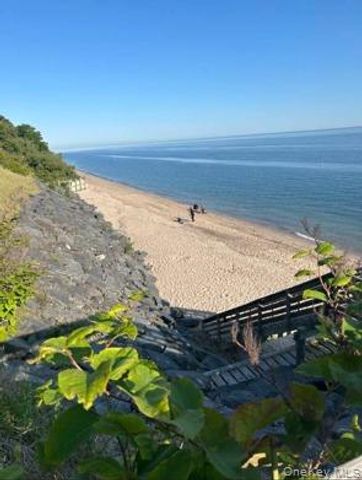 19 Hallock Court, Miller Place, NY 11764