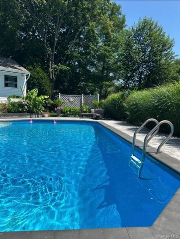 19 Hallock Court, Miller Place, NY 11764