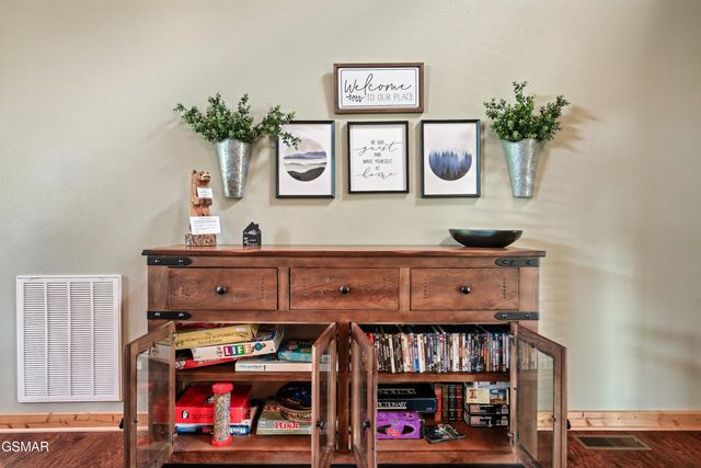 1017 Wiley Oakley Drive, Gatlinburg, TN 37738