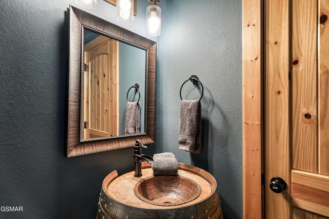 1017 Wiley Oakley Drive, Gatlinburg, TN 37738