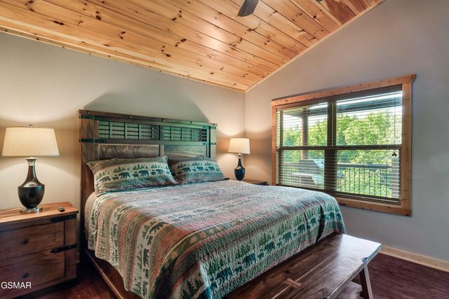 1017 Wiley Oakley Drive, Gatlinburg, TN 37738