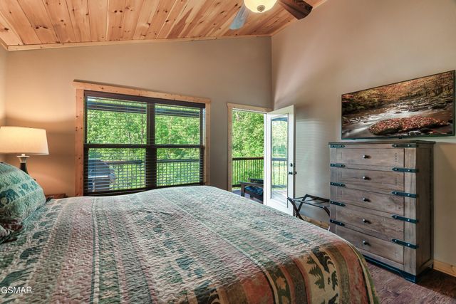 1017 Wiley Oakley Drive, Gatlinburg, TN 37738