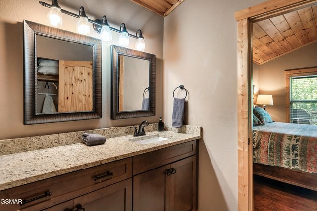 1017 Wiley Oakley Drive, Gatlinburg, TN 37738