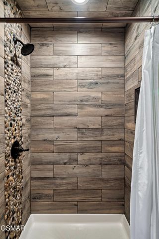 1017 Wiley Oakley Drive, Gatlinburg, TN 37738