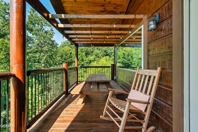 1017 Wiley Oakley Drive, Gatlinburg, TN 37738