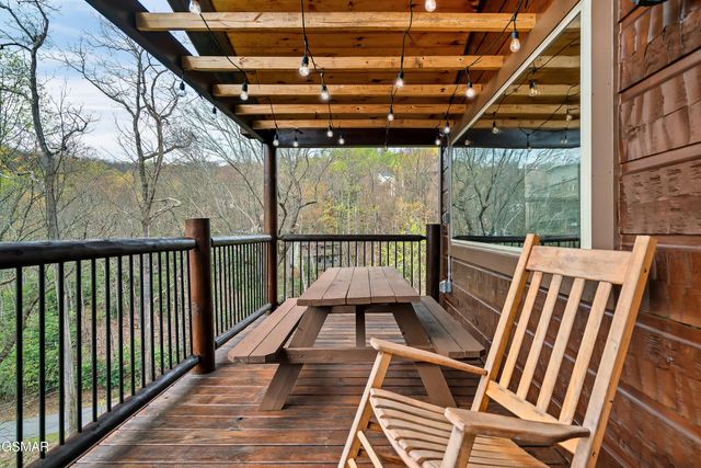 1017 Wiley Oakley Drive, Gatlinburg, TN 37738