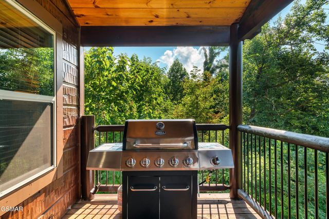 1017 Wiley Oakley Drive, Gatlinburg, TN 37738