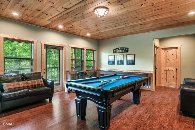 1017 Wiley Oakley Drive, Gatlinburg, TN 37738