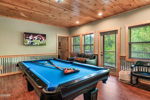 1017 Wiley Oakley Drive, Gatlinburg, TN 37738