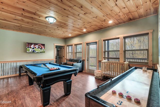 1017 Wiley Oakley Drive, Gatlinburg, TN 37738